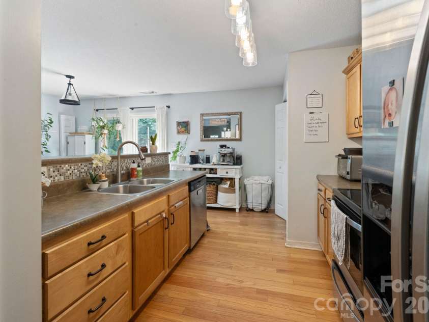 18 Old West Chapel Road, Asheville, NC 28803.  MLS# CAR4404864, YatesRealty ID 39301. Kitchen
