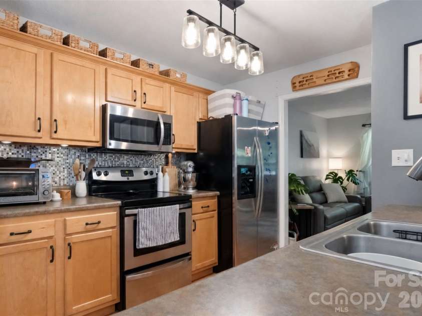 18 Old West Chapel Road, Asheville, NC 28803.  MLS# CAR4404864, YatesRealty ID 39301. Kitchen