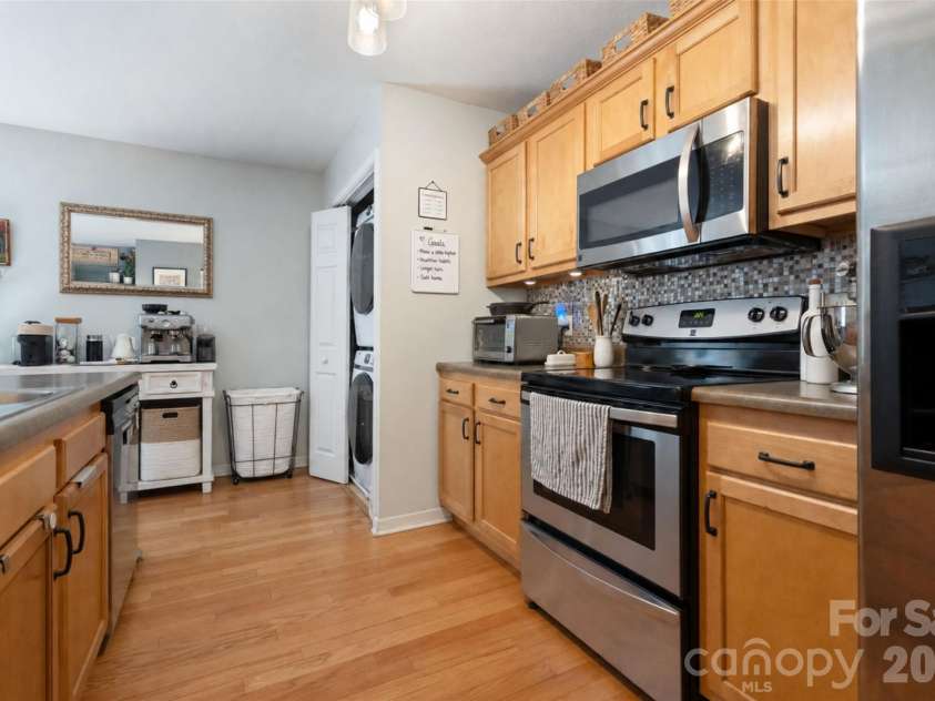 18 Old West Chapel Road, Asheville, NC 28803.  MLS# CAR4404864, YatesRealty ID 39301. Kitchen