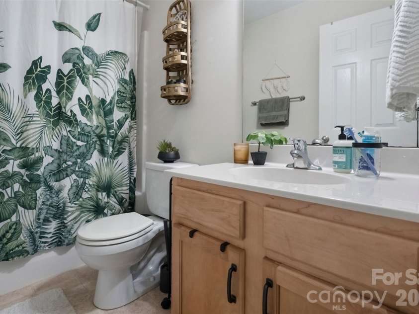 18 Old West Chapel Road, Asheville, NC 28803.  MLS# CAR4404864, YatesRealty ID 39301. Shared Full Bath