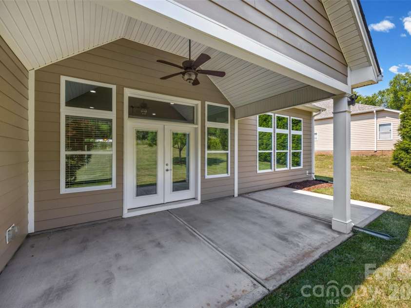 5218 Casper Drive, Charlotte, NC 28214.  MLS# CAR4404834, YatesRealty ID 39302. 
