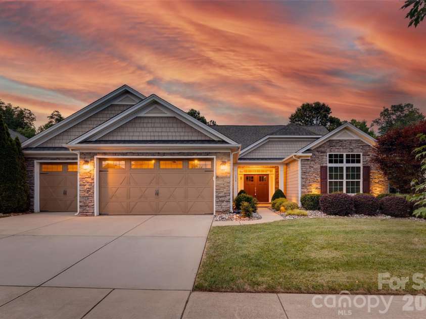 5218 Casper Drive, Charlotte, NC 28214.  MLS# CAR4404834, YatesRealty ID 39302. 