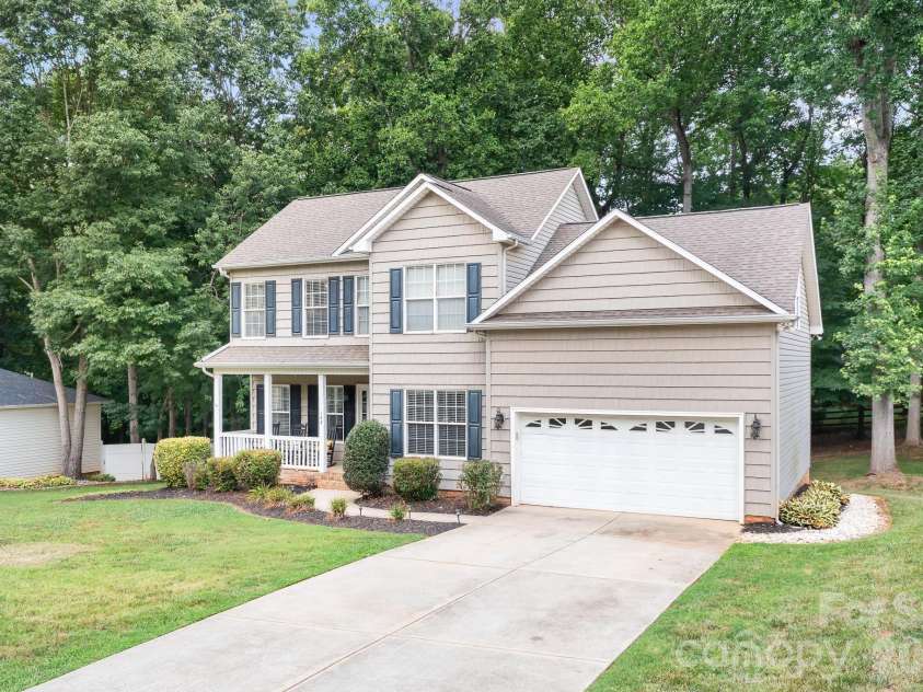 142 Valley Glen Drive, Troutman, NC 28166.  MLS# CAR4404466, YatesRealty ID 39305. 