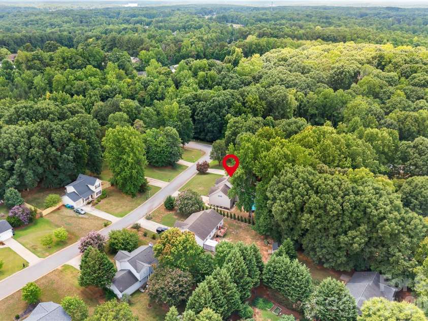 142 Valley Glen Drive, Troutman, NC 28166.  MLS# CAR4404466, YatesRealty ID 39305. 