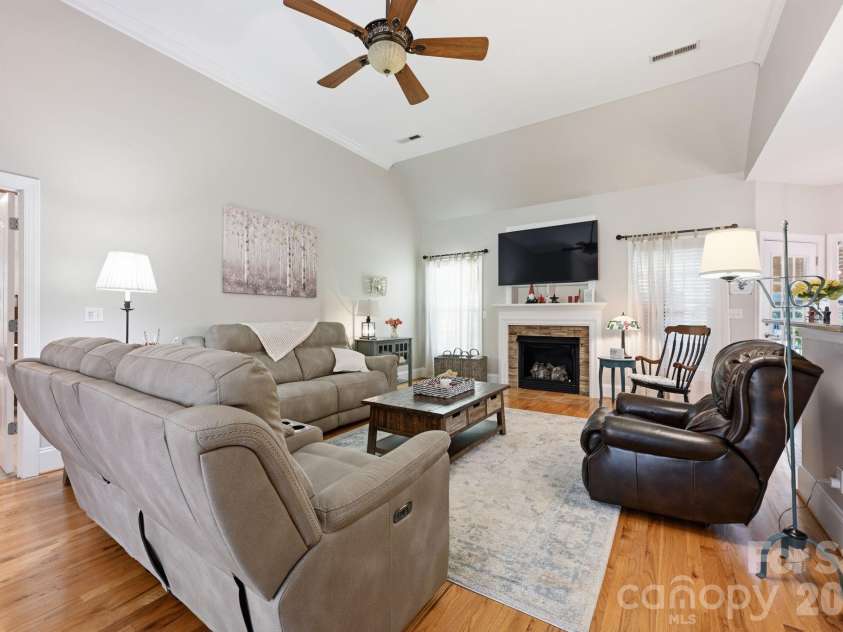 4659 Sagittarius Circle, Denver, NC 28037.  MLS# CAR4404495, YatesRealty ID 39306. Great Room
