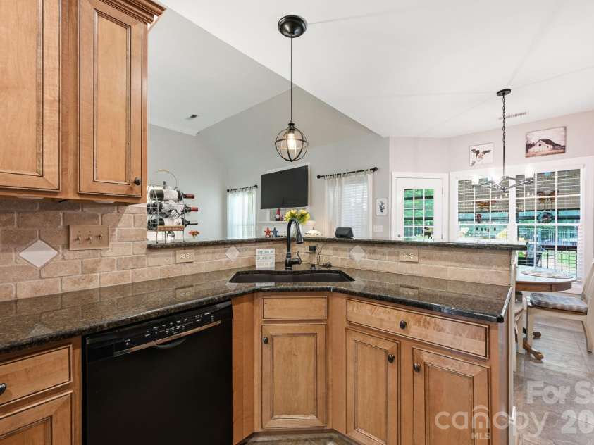 4659 Sagittarius Circle, Denver, NC 28037.  MLS# CAR4404495, YatesRealty ID 39306. Kitchen
