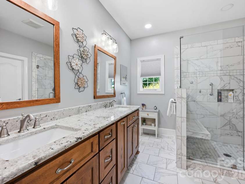 4659 Sagittarius Circle, Denver, NC 28037.  MLS# CAR4404495, YatesRealty ID 39306. Primary Bath