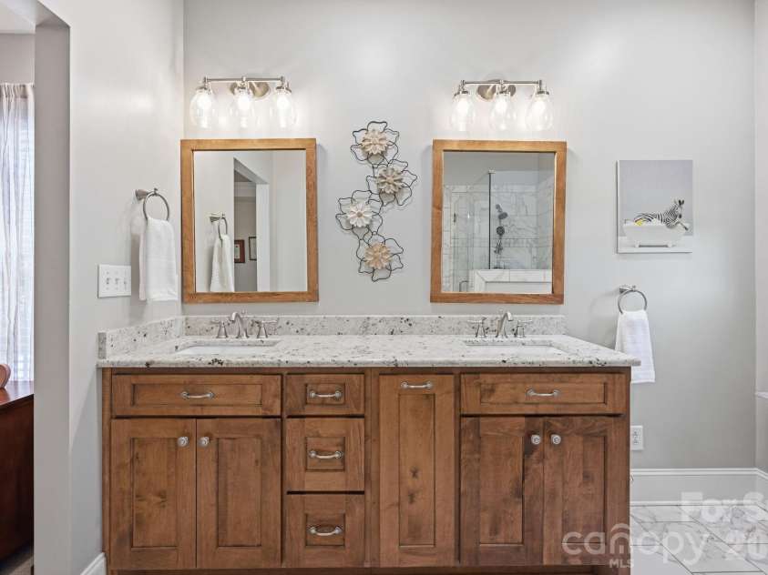 4659 Sagittarius Circle, Denver, NC 28037.  MLS# CAR4404495, YatesRealty ID 39306. Primary Bath