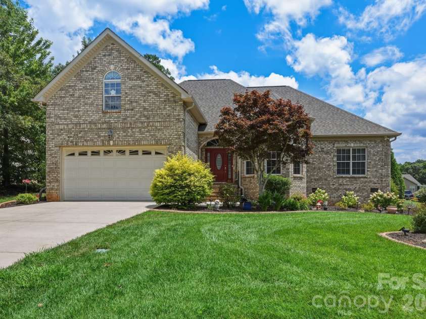 4659 Sagittarius Circle, Denver, NC 28037.  MLS# CAR4404495, YatesRealty ID 39306. Welcome home!