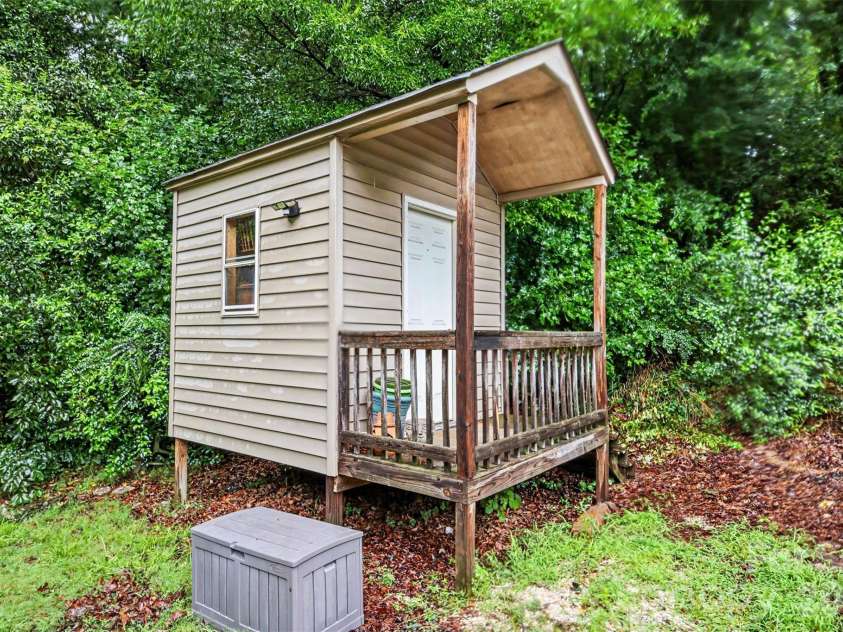 173 Hillcrest Avenue, Concord, NC 28025.  MLS# CAR4404613, YatesRealty ID 39309. 