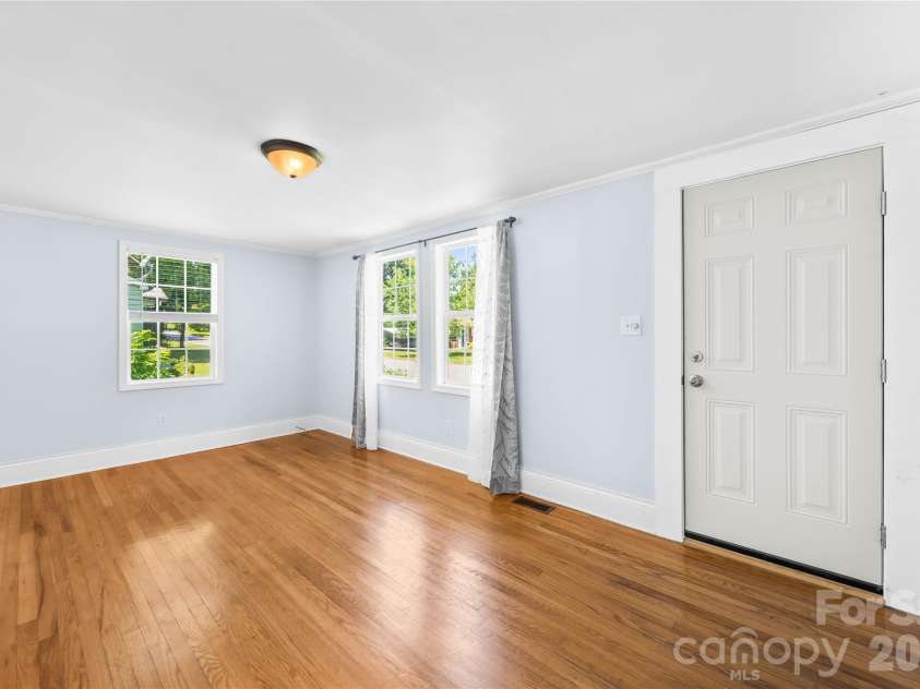 316 20th Avenue, Hickory, NC 28601.  MLS# CAR4404680, YatesRealty ID 39310. 