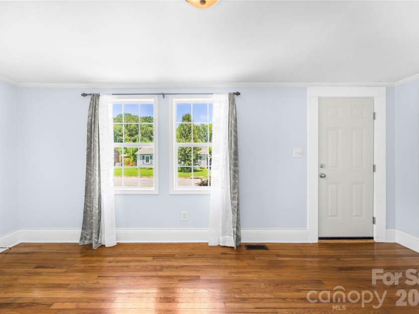 316 20th Avenue, Hickory, NC 28601.  MLS# CAR4404680, YatesRealty ID 39310. 