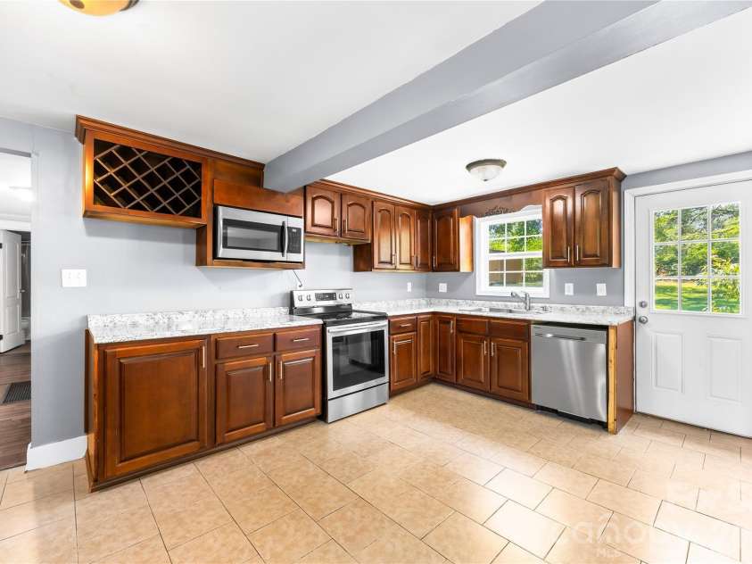 316 20th Avenue, Hickory, NC 28601.  MLS# CAR4404680, YatesRealty ID 39310. 