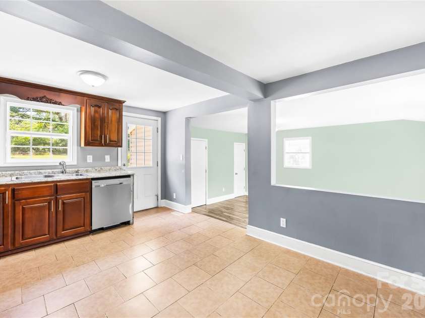 316 20th Avenue, Hickory, NC 28601.  MLS# CAR4404680, YatesRealty ID 39310. 