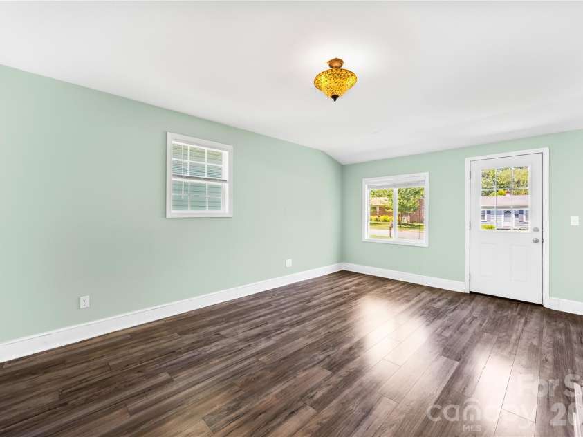316 20th Avenue, Hickory, NC 28601.  MLS# CAR4404680, YatesRealty ID 39310. 