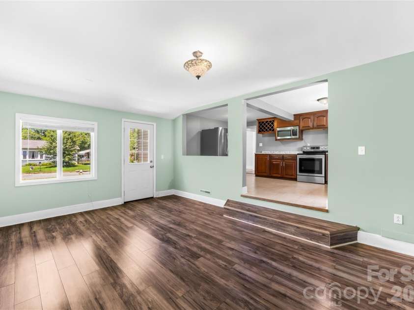 316 20th Avenue, Hickory, NC 28601.  MLS# CAR4404680, YatesRealty ID 39310. 