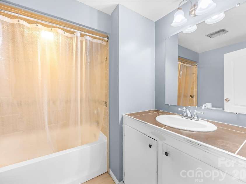 316 20th Avenue, Hickory, NC 28601.  MLS# CAR4404680, YatesRealty ID 39310. 