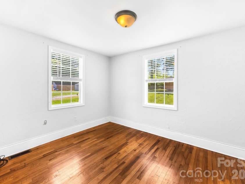 316 20th Avenue, Hickory, NC 28601.  MLS# CAR4404680, YatesRealty ID 39310. 