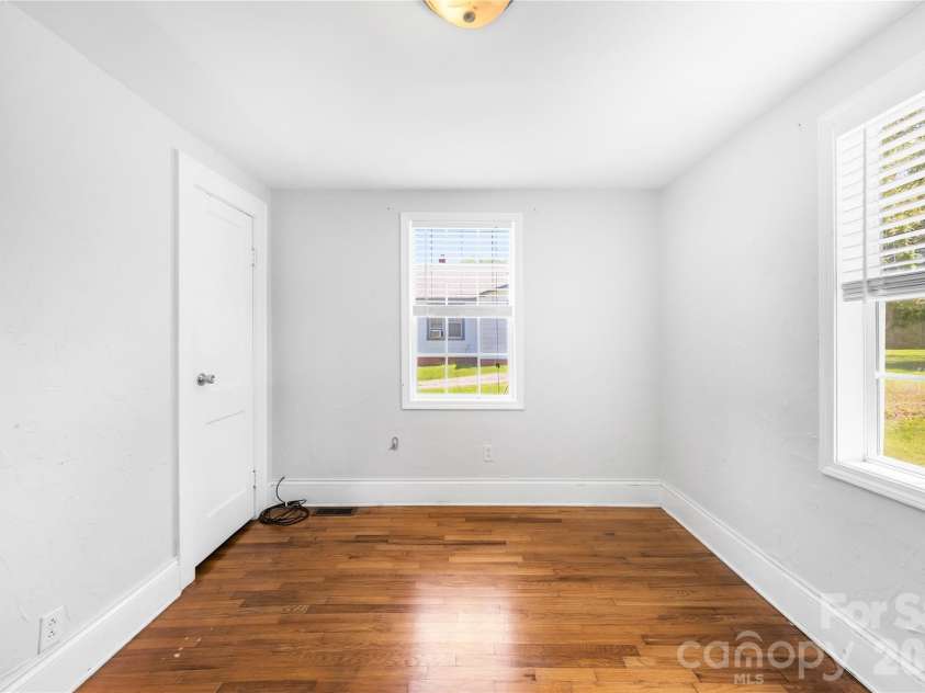 316 20th Avenue, Hickory, NC 28601.  MLS# CAR4404680, YatesRealty ID 39310. 