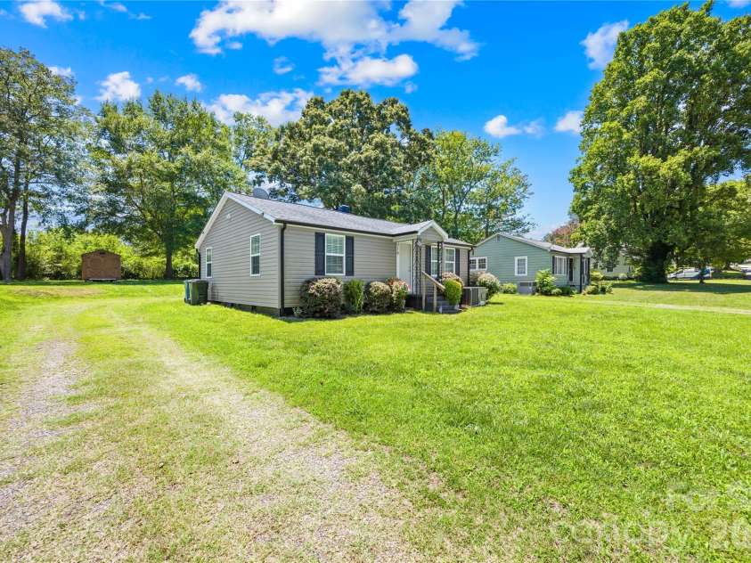 316 20th Avenue, Hickory, NC 28601.  MLS# CAR4404680, YatesRealty ID 39310. 