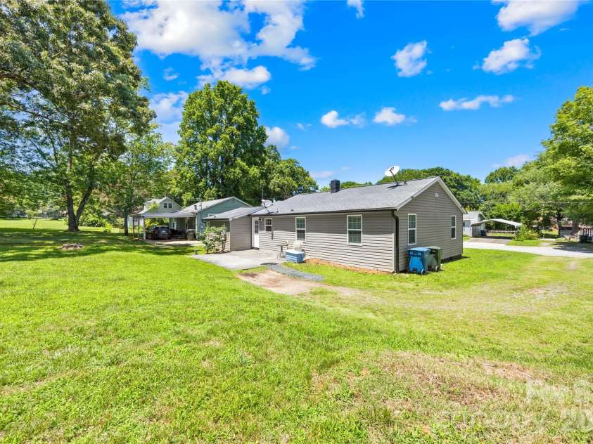 316 20th Avenue, Hickory, NC 28601.  MLS# CAR4404680, YatesRealty ID 39310. 
