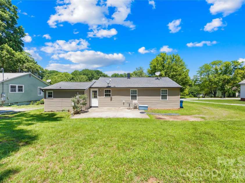 316 20th Avenue, Hickory, NC 28601.  MLS# CAR4404680, YatesRealty ID 39310. 