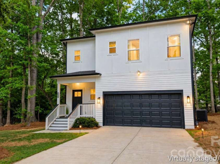 2415 Kimway Drive, Matthews, NC 28105.  MLS# CAR4405073, YatesRealty ID 39311. 