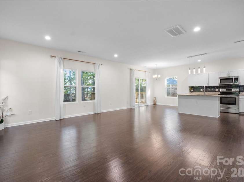 2415 Kimway Drive, Matthews, NC 28105.  MLS# CAR4405073, YatesRealty ID 39311. 