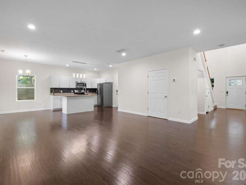 2415 Kimway Drive, Matthews, NC 28105.  MLS# CAR4405073, YatesRealty ID 39311. 