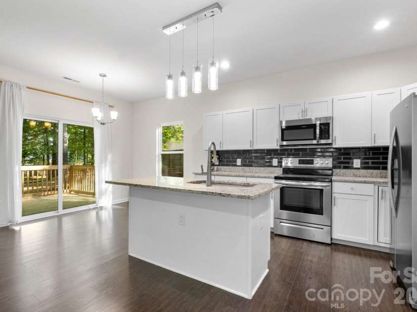 2415 Kimway Drive, Matthews, NC 28105.  MLS# CAR4405073, YatesRealty ID 39311. 