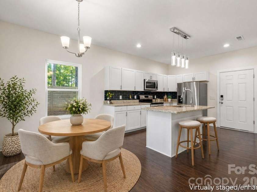 2415 Kimway Drive, Matthews, NC 28105.  MLS# CAR4405073, YatesRealty ID 39311. 