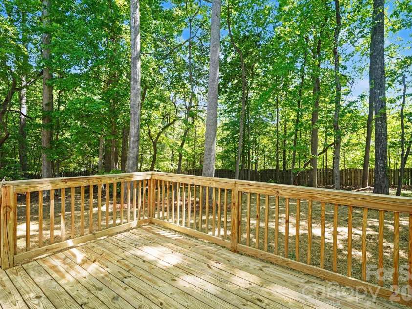 2415 Kimway Drive, Matthews, NC 28105.  MLS# CAR4405073, YatesRealty ID 39311. 