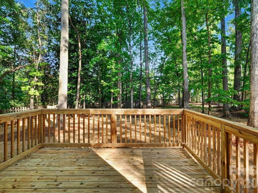 2415 Kimway Drive, Matthews, NC 28105.  MLS# CAR4405073, YatesRealty ID 39311. 