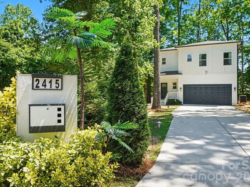 2415 Kimway Drive, Matthews, NC 28105.  MLS# CAR4405073, YatesRealty ID 39311. 
