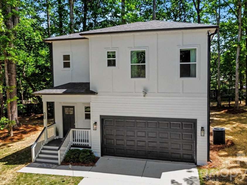 2415 Kimway Drive, Matthews, NC 28105.  MLS# CAR4405073, YatesRealty ID 39311. 