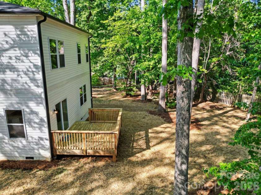 2415 Kimway Drive, Matthews, NC 28105.  MLS# CAR4405073, YatesRealty ID 39311. 