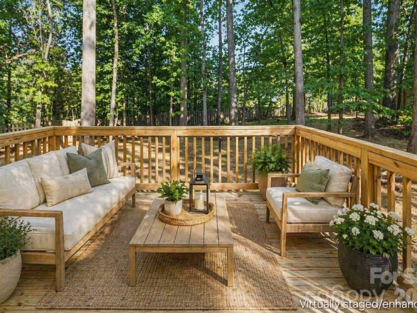2415 Kimway Drive, Matthews, NC 28105.  MLS# CAR4405073, YatesRealty ID 39311. 