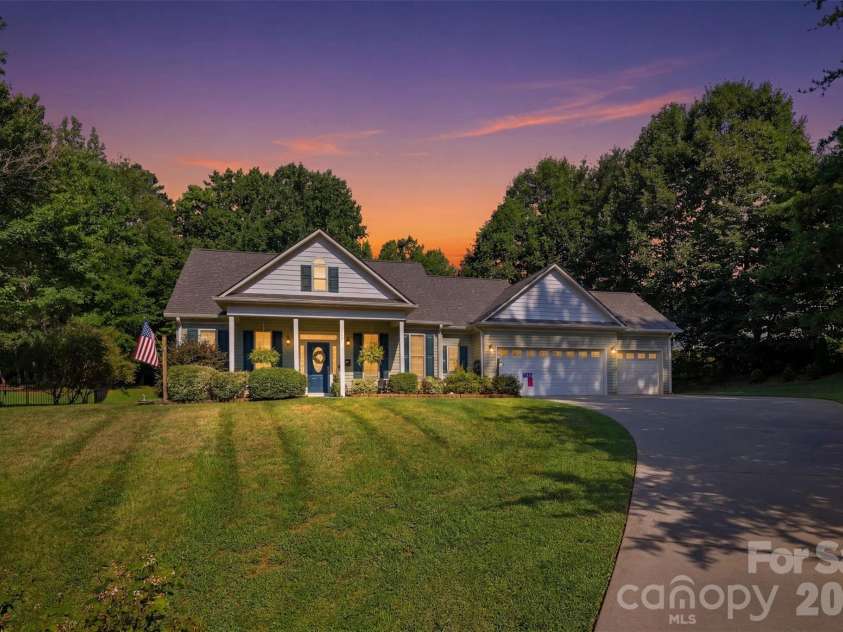 3809 Creek Ridge Drive, Denver, NC 28037.  MLS# CAR4403828, YatesRealty ID 39313. 