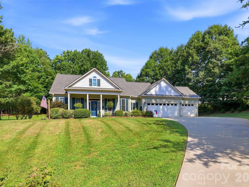 3809 Creek Ridge Drive, Denver, NC 28037.  MLS# CAR4403828, YatesRealty ID 39313. 