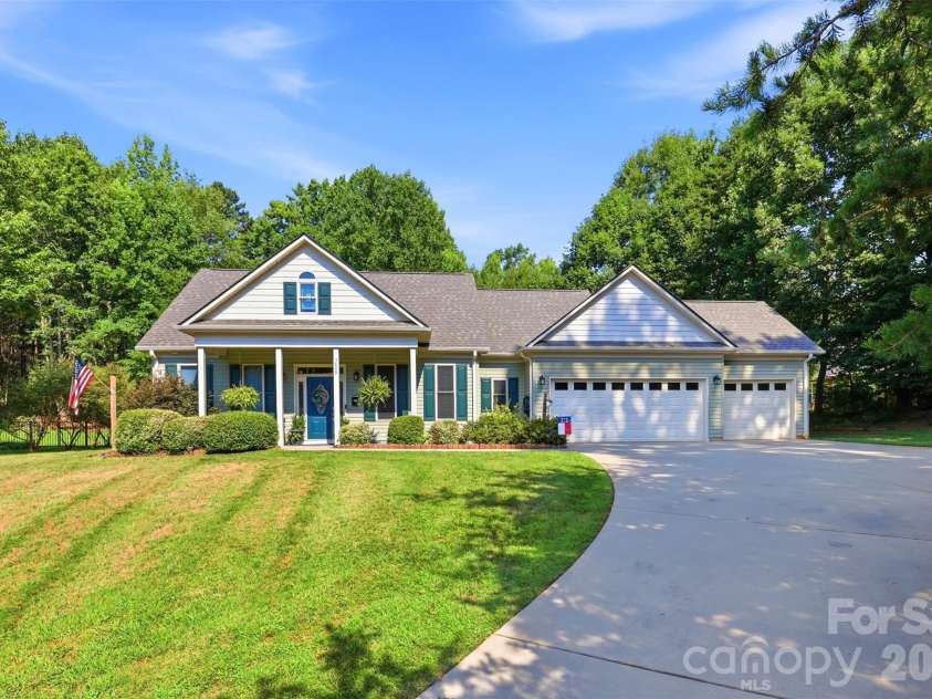 3809 Creek Ridge Drive, Denver, NC 28037.  MLS# CAR4403828, YatesRealty ID 39313. 