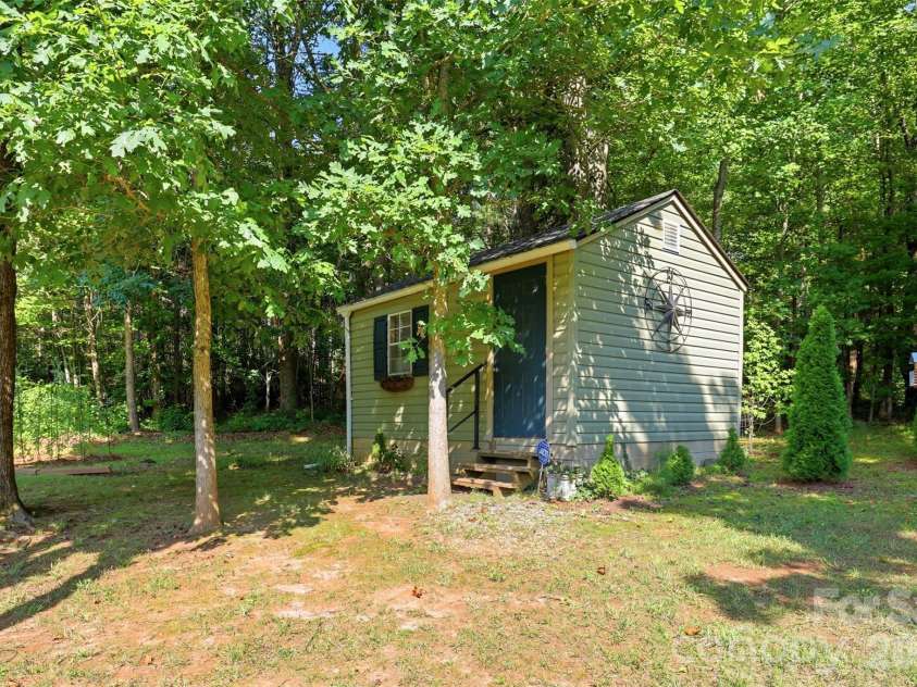 3809 Creek Ridge Drive, Denver, NC 28037.  MLS# CAR4403828, YatesRealty ID 39313. 