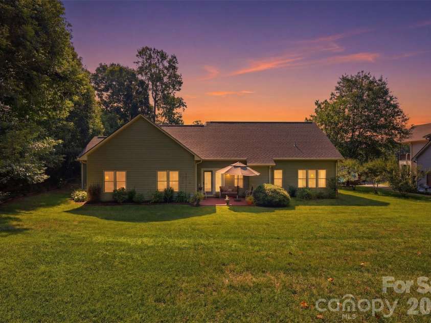 3809 Creek Ridge Drive, Denver, NC 28037.  MLS# CAR4403828, YatesRealty ID 39313. 