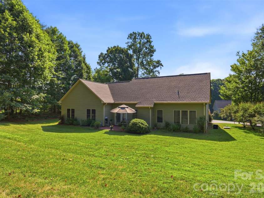 3809 Creek Ridge Drive, Denver, NC 28037.  MLS# CAR4403828, YatesRealty ID 39313. 