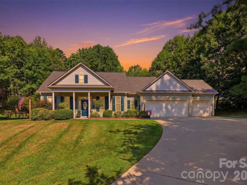 3809 Creek Ridge Drive, Denver, NC 28037.  MLS# CAR4403828, YatesRealty ID 39313. Photo is virtually enhanced