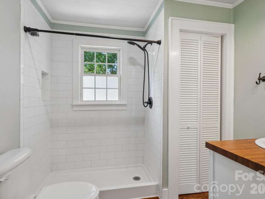 1135 13th Avenue Avenue, Hickory, NC 28601.  MLS# CAR4403535, YatesRealty ID 39314. 
