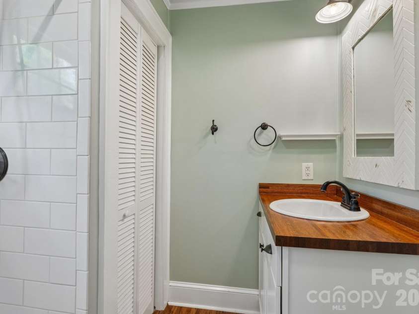 1135 13th Avenue Avenue, Hickory, NC 28601.  MLS# CAR4403535, YatesRealty ID 39314. 