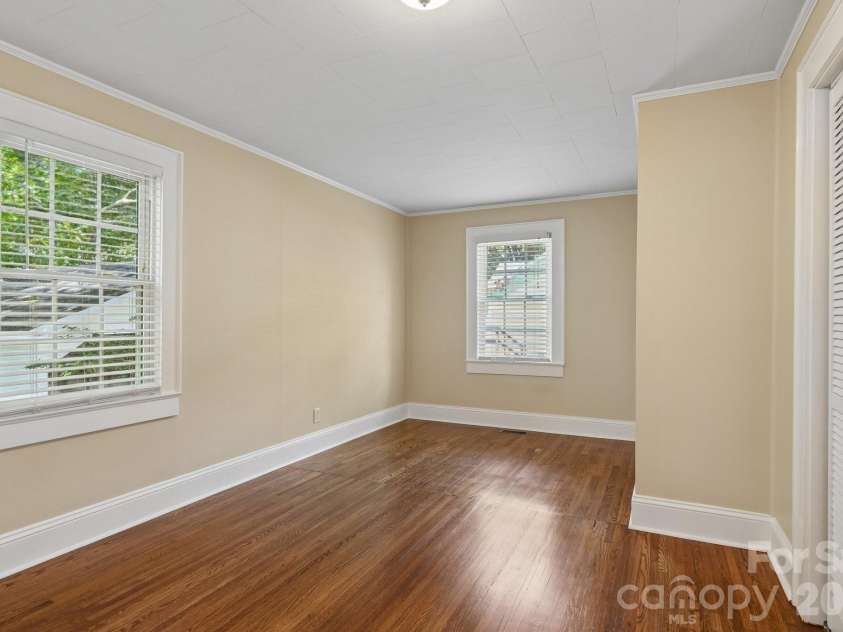 1135 13th Avenue Avenue, Hickory, NC 28601.  MLS# CAR4403535, YatesRealty ID 39314. 