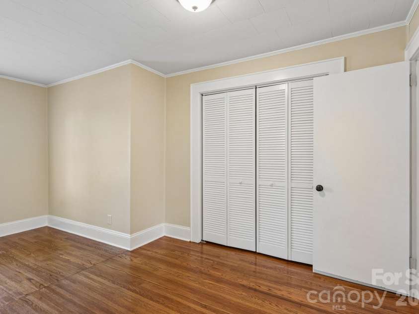 1135 13th Avenue Avenue, Hickory, NC 28601.  MLS# CAR4403535, YatesRealty ID 39314. 