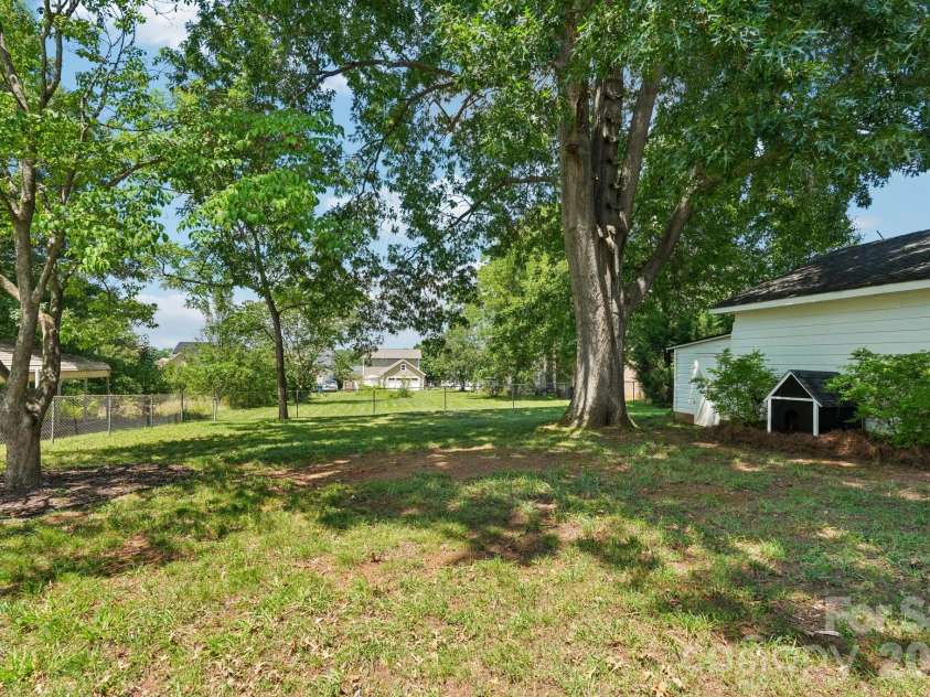 1135 13th Avenue Avenue, Hickory, NC 28601.  MLS# CAR4403535, YatesRealty ID 39314. 