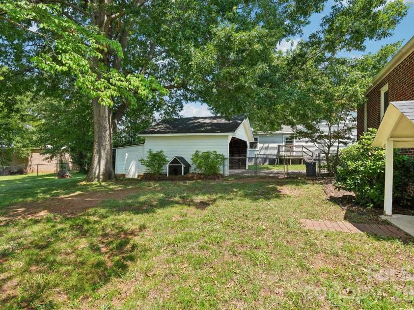 1135 13th Avenue Avenue, Hickory, NC 28601.  MLS# CAR4403535, YatesRealty ID 39314. 